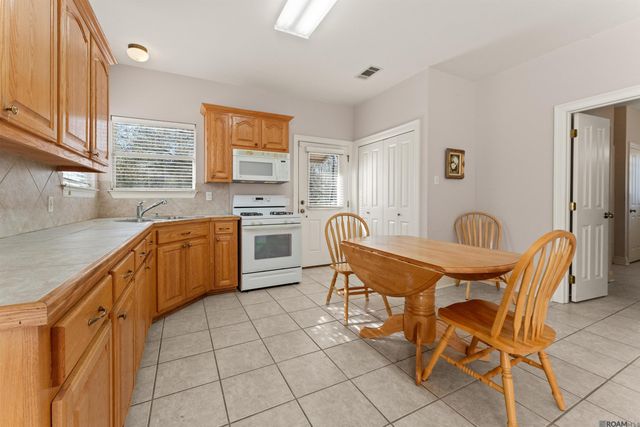 13535 Wood Creek Dr, Baton Rouge, LA 70818