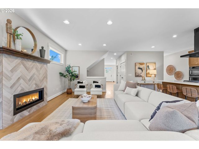 717 Ne BEECH St, Portland, OR 97212