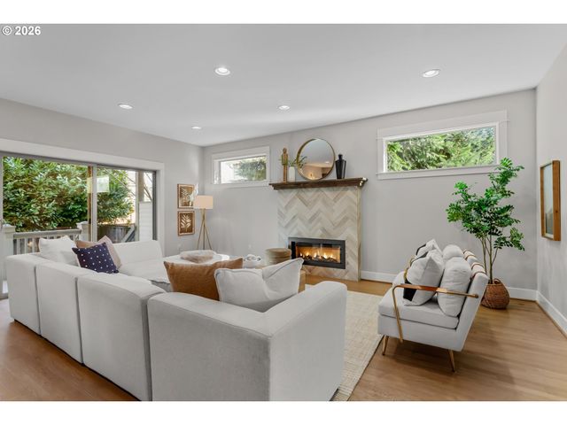 717 Ne BEECH St, Portland, OR 97212