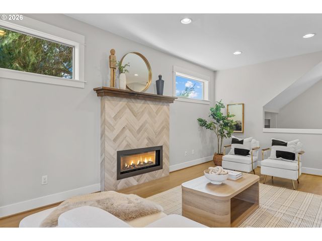 717 Ne BEECH St, Portland, OR 97212