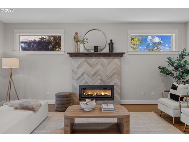 717 Ne BEECH St, Portland, OR 97212