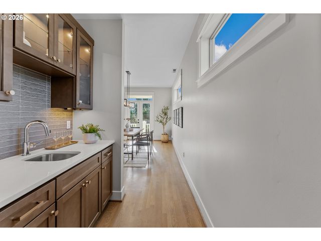 717 Ne BEECH St, Portland, OR 97212