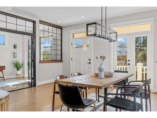 717 Ne BEECH St, Portland, OR 97212