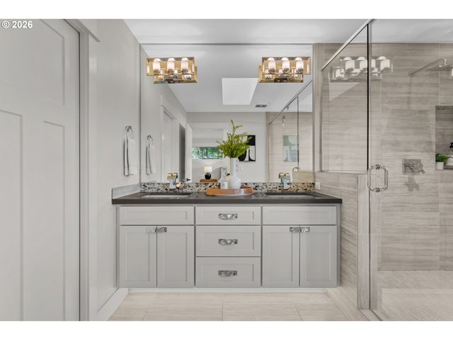 717 Ne BEECH St, Portland, OR 97212