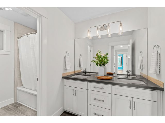 717 Ne BEECH St, Portland, OR 97212