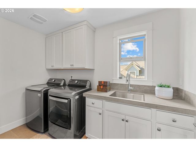 717 Ne BEECH St, Portland, OR 97212