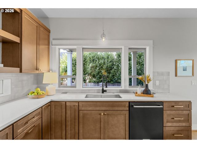 717 Ne BEECH St, Portland, OR 97212