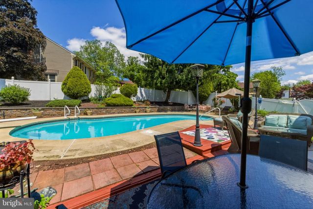 15 TATTERSALL DR, West Deptford, NJ 08051