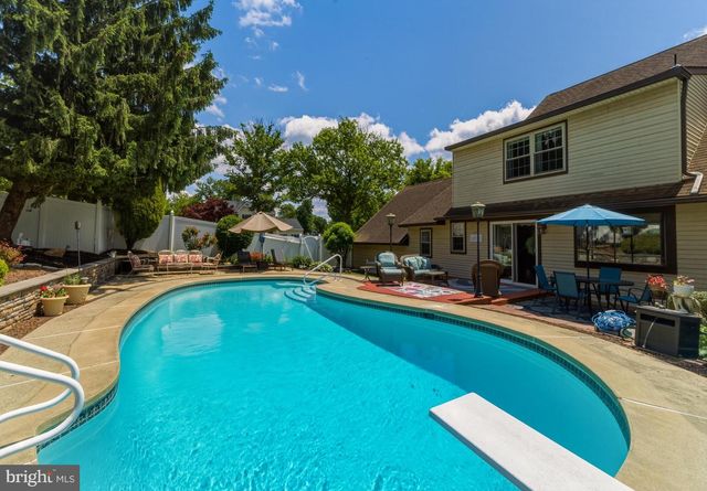 15 TATTERSALL DR, West Deptford, NJ 08051
