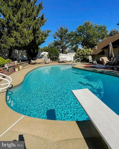 15 TATTERSALL DR, West Deptford, NJ 08051