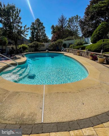 15 TATTERSALL DR, West Deptford, NJ 08051