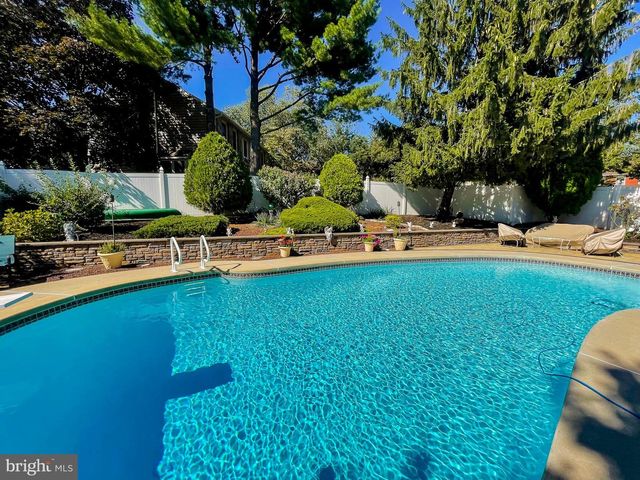 15 TATTERSALL DR, West Deptford, NJ 08051