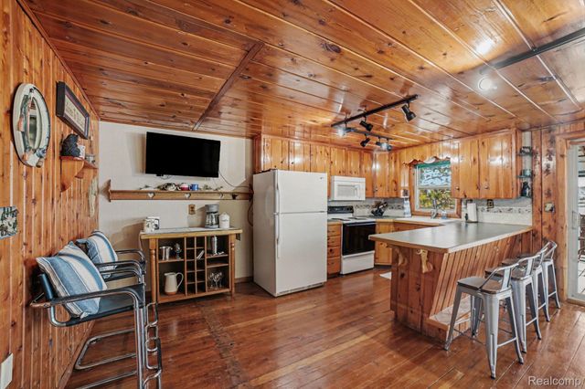 1360 Hillcrest Street, Harrison, MI 48625