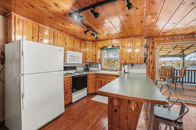 1360 Hillcrest Street, Harrison, MI 48625