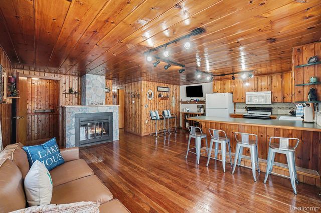 1360 Hillcrest Street, Harrison, MI 48625