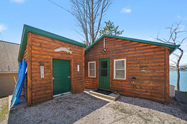 1360 Hillcrest Street, Harrison, MI 48625