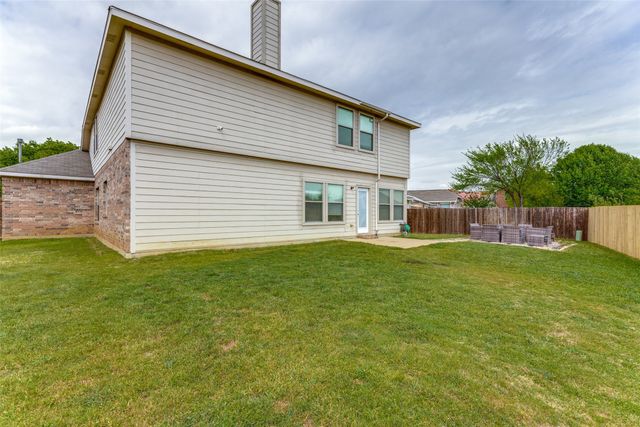 8233 Delafield Drive, Fort Worth, TX 76131