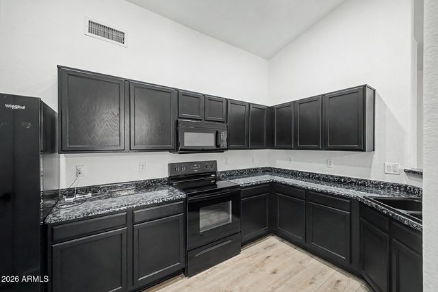 5853 W SELDON Lane, Glendale, AZ 85302