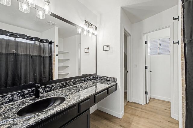 5853 W SELDON Lane, Glendale, AZ 85302