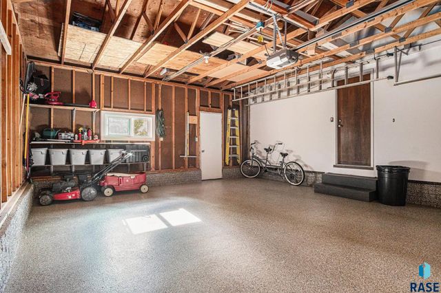 5205 S Danberry Dr Drive, Sioux Falls, SD 57106