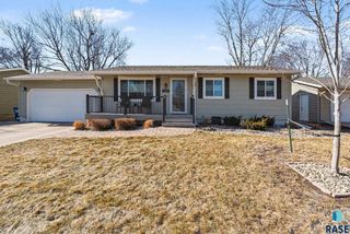 5205 S Danberry Dr Drive, Sioux Falls, SD 57106