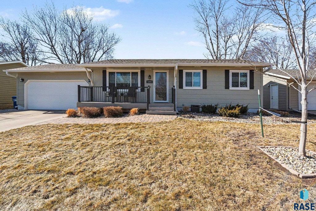 5205 S Danberry Dr Drive, Sioux Falls, SD 57106