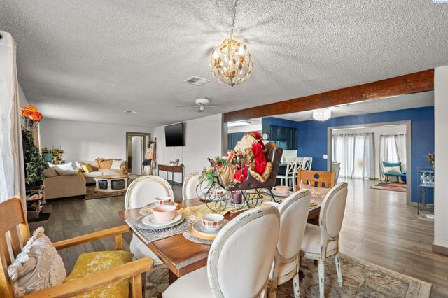 220 Goethals Dr, Richland, WA 99352