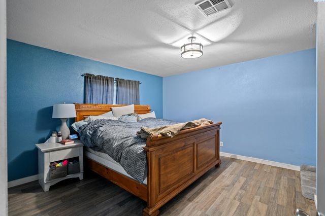 220 Goethals Dr, Richland, WA 99352