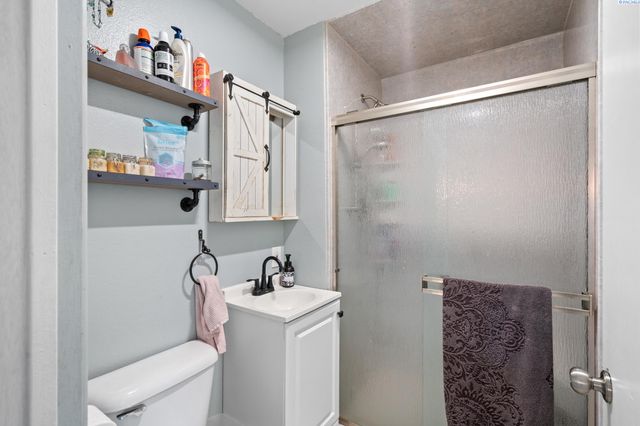 220 Goethals Dr, Richland, WA 99352