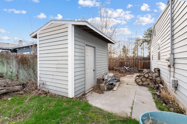 220 Goethals Dr, Richland, WA 99352