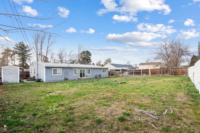 220 Goethals Dr, Richland, WA 99352