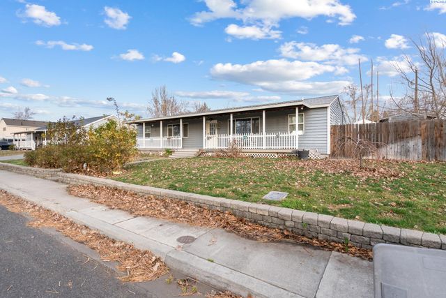 220 Goethals Dr, Richland, WA 99352