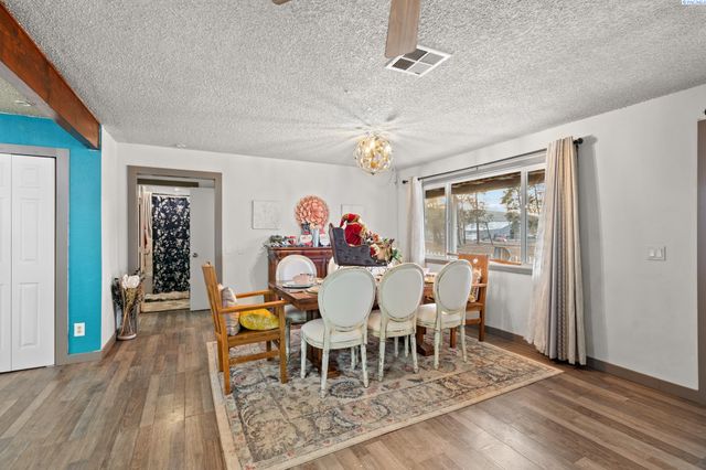 220 Goethals Dr, Richland, WA 99352