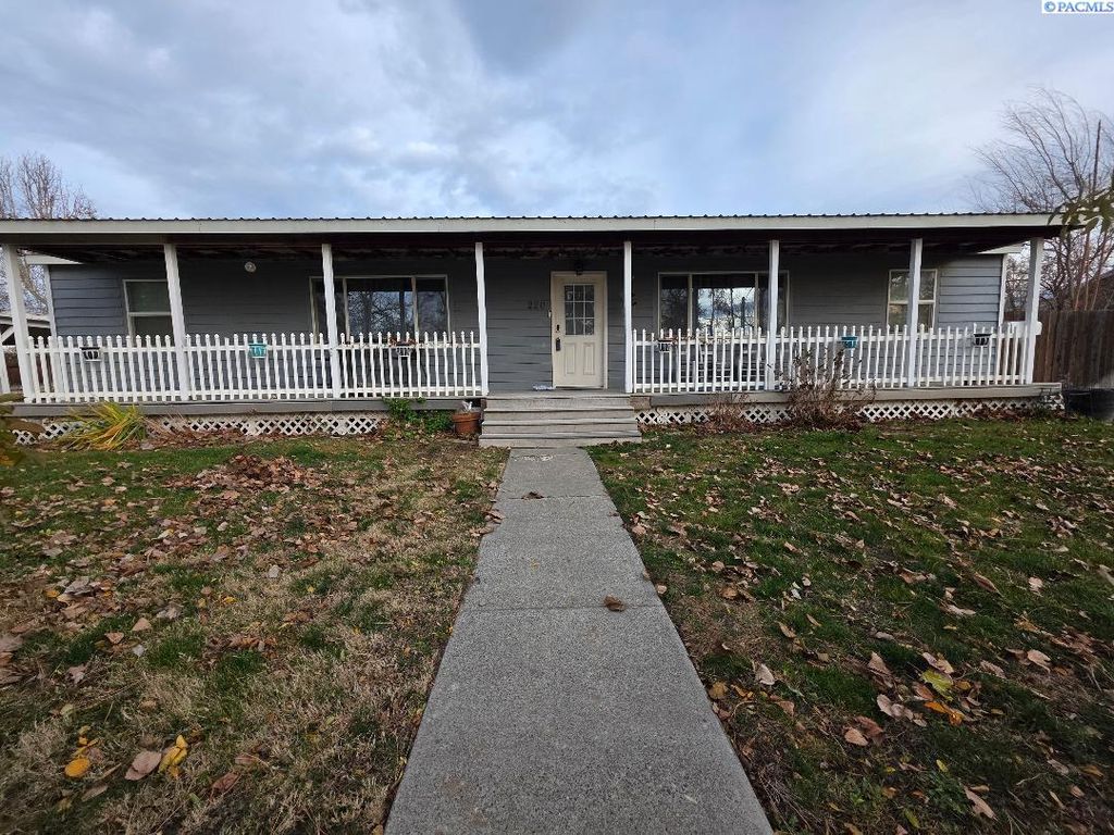 220 Goethals Dr, Richland, WA 99352