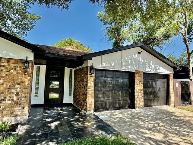 2209 Hardy Road, Grand Prairie, TX 75051