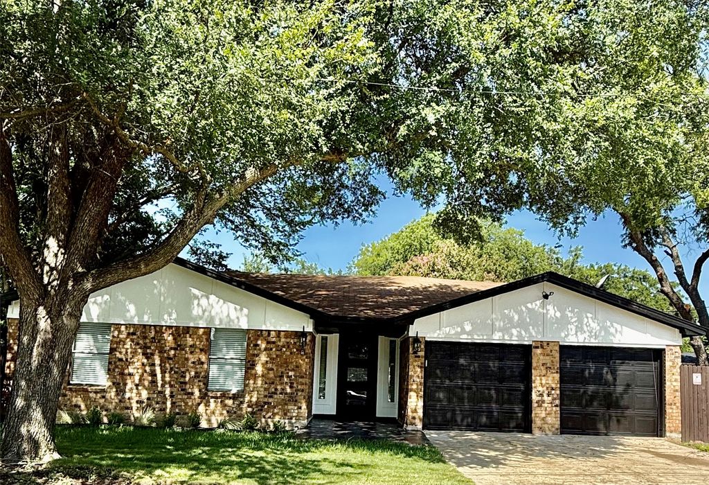 2209 Hardy Road, Grand Prairie, TX 75051