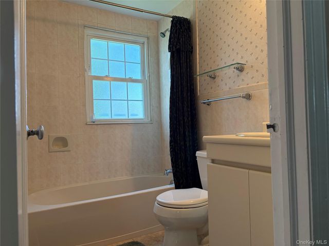 87 Parkway Drive, Westbury, NY 11590
