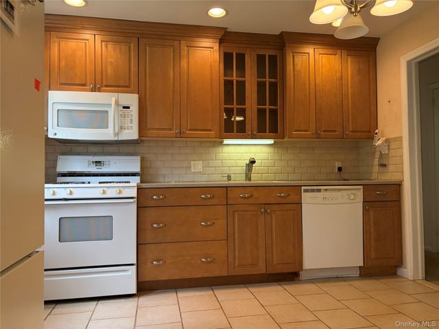 87 Parkway Drive, Westbury, NY 11590