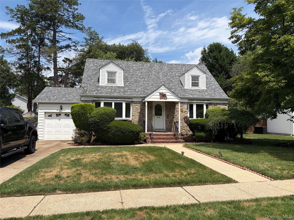 87 Parkway Drive, Westbury, NY 11590