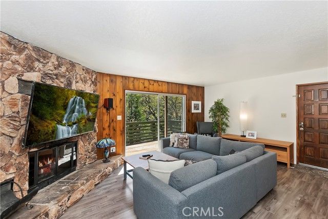 543 Community Drive, Lake Arrowhead, CA 92352