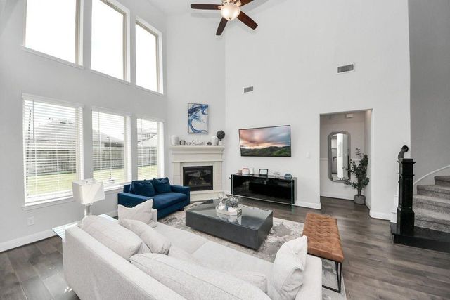 8922 Golden Mist Drive, Missouri City, TX 77459