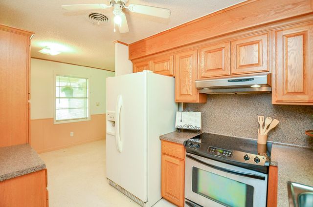 1605 Byrne Street, El Campo, TX 77437