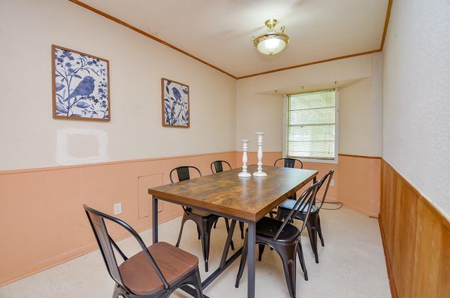 1605 Byrne Street, El Campo, TX 77437