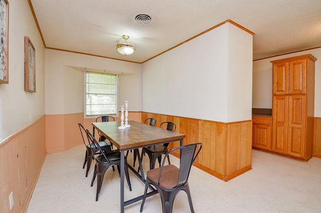 1605 Byrne Street, El Campo, TX 77437