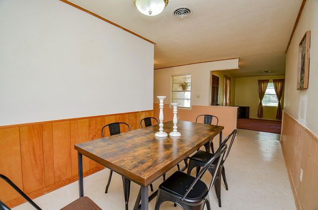 1605 Byrne Street, El Campo, TX 77437