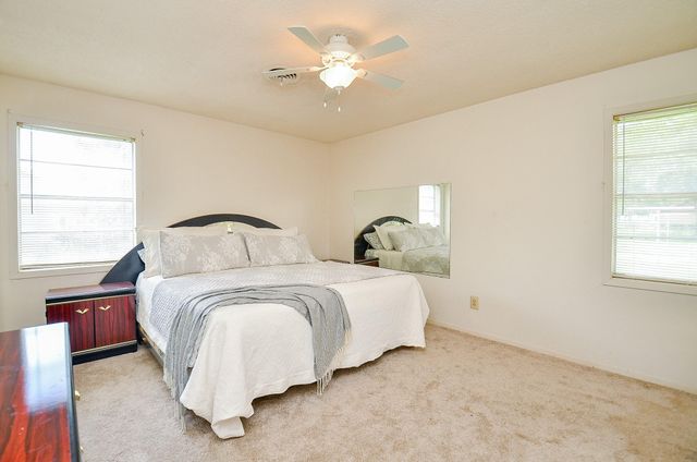 1605 Byrne Street, El Campo, TX 77437