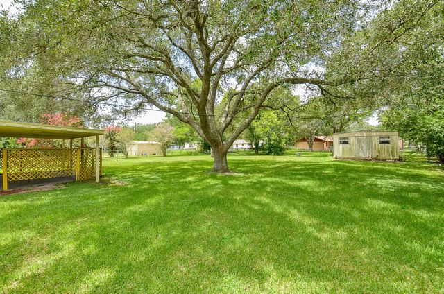 1605 Byrne Street, El Campo, TX 77437