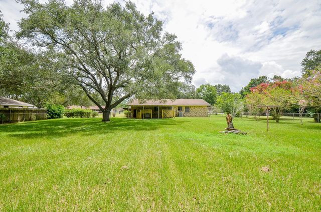1605 Byrne Street, El Campo, TX 77437