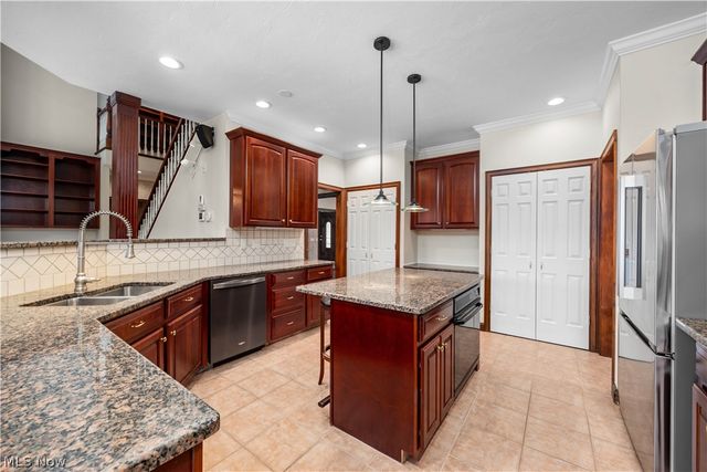 275-285 Quarrystone Lane, Berea, OH 44017