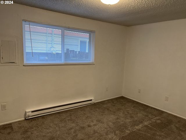 7410 Se WOODSTOCK Blvd, Portland, OR 97206